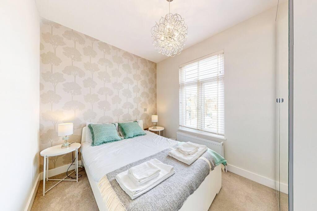 Stylish 2Bed2Bath Flat 4Min From Tube Station Villa London Kültér fotó
