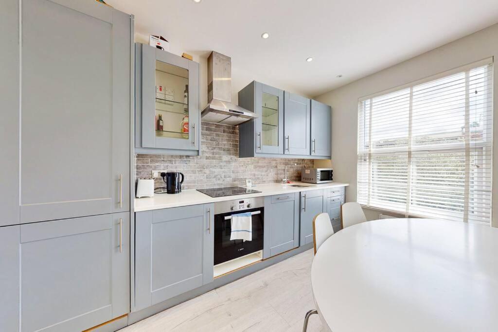 Stylish 2Bed2Bath Flat 4Min From Tube Station Villa London Kültér fotó
