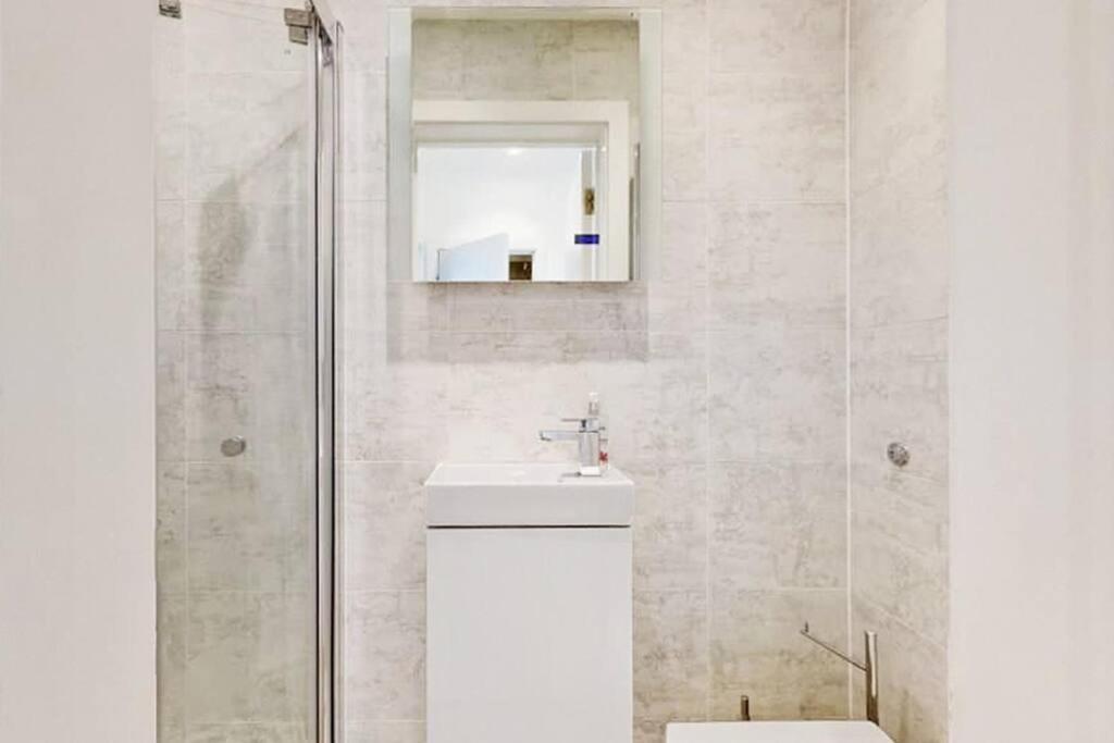 Stylish 2Bed2Bath Flat 4Min From Tube Station Villa London Kültér fotó